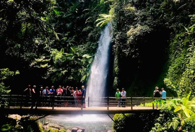 Wisata Sukabumi Situ Gunung. Foto hanya ilustrasi, bukan tempat sebenarnya. Sumber: Unsplash/Ruben Sukatendel