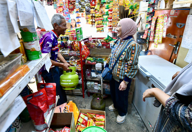 Dirut Pertamina Nicke Widyawati mengecek ketersediaan LPG 3 Kg di Surakarta. Dok Pertamina