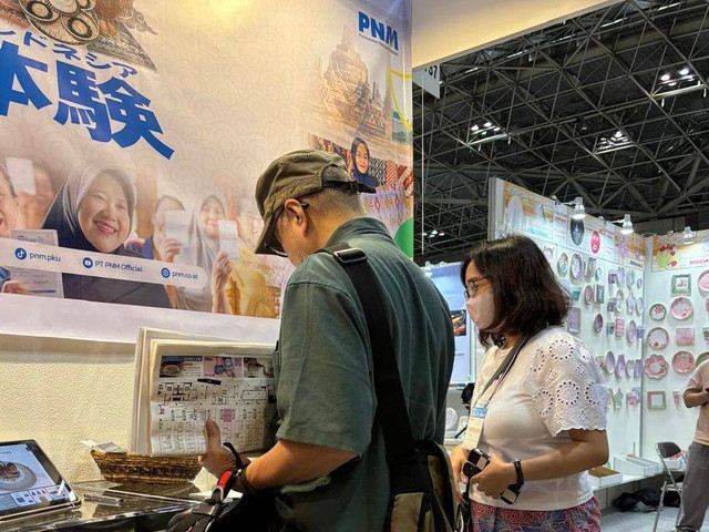 Stan produk UMKM binaan PNM di pameran Tokyo Gift Show. (ist)