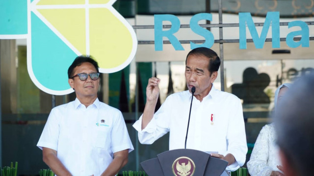 Presiden Jokowi didampingi Menkes Budi Gunadi Sadikin meresmikan RS Kemenkes di Makassar, Jumat (6/9/2024). Foto: Dok. Istimewa