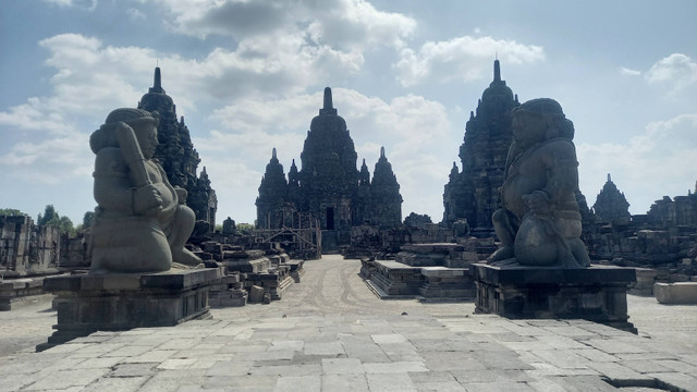 Candi Sewu, salah peninggalan masa Mataram Kuno (Dokumentasi pribadi, 2024)