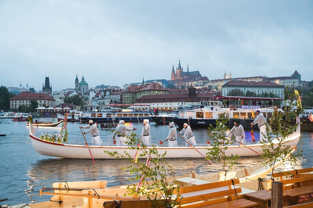 Wisata Surabaya yang Ada Perahu Bebek. Foto hanyaa ilustrasi, bukan tempat sebenarnya. Sumber: Pixabay/sontung57