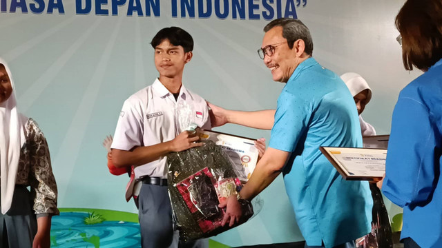 Seremoni penyerahan beasiswa Koperasi Astra 2024 dengan tema 'Prestasi untuk Hari Ini dan Masa Depan Indonesia' di Gedung Sasana Utomo, Taman Mini Indonesia Indah, Jakarta Timur, Sabtu (7/9/2024).  Foto: Fadlan Nuril Fahmi/kumparan