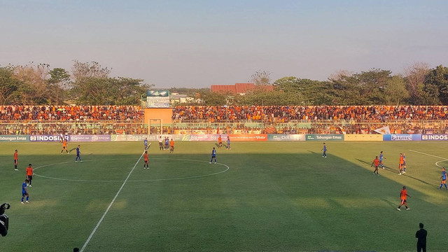 Pertandingan Persibo Bojonegoro vs Gresik United, di Stadion Letjen H Soedirman Bojonegoro, Sabtu (07/09/2024) (Aset: Imam Nurcahyo/beritabojonegoro)