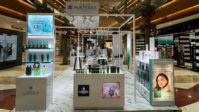 Rene Furterer menggelar eksibisi di Main Atrium PIM 2 Jakarta untuk memperkenalkan kembali Astera Head Spa Soothing Concentrate dalam formulasi baru. Foto: Dok. Rene Furterer