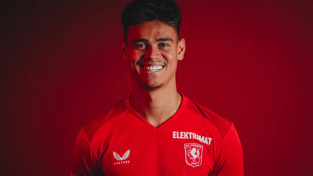 Mees Hilgers saat bersama FC Twente. Foto: fctwente.nl