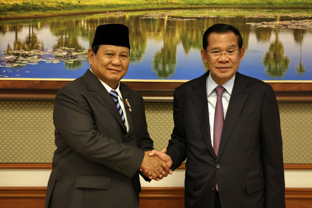 Menhan sekaligus presiden terpilih Prabowo Subianto bertemu Presiden Senat Kamboja Hun Sen. Foto: Dok. Istimewa