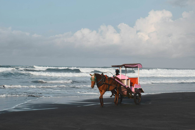 Tempat Wisata di Kretek. Foto hanya ilustrasi, bukan tempat sebenarnya. Sumber: unsplash.com/Elang Wardhana.