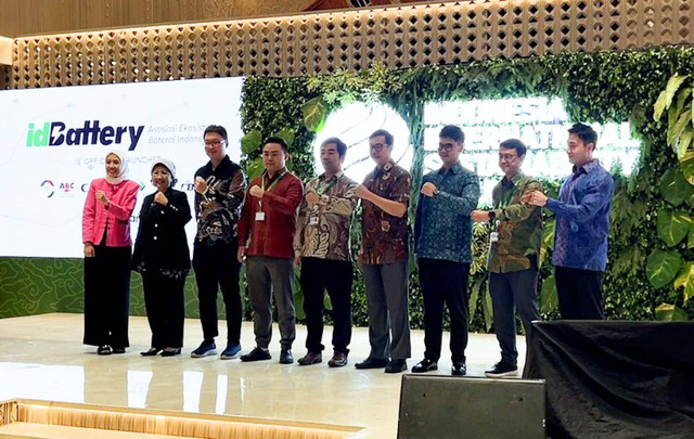 Industri baterai listrik meresmikan asosiasi Id Battery di acara Indonesia International Sustainability Forum, pada Jumat (6/9/2024). Foto: Id Battery