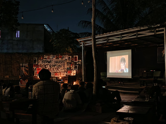 Nonton bareng film dokumenter "Kiri Hijau Kanan Merah" untuk memperingati 20 tahun kematian Munir Said Thalib aktivis HAM | Foto : Eka Febriani / Lampung Geh