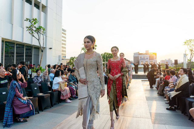 Fashion show kain ulos di Skydeck Sarinah. Foto: Dok. Sarinah