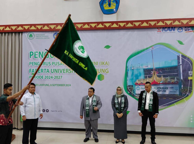 Proses pelantikan pengurus IKA Fakultas Pertanian Unila | Foto : Ist