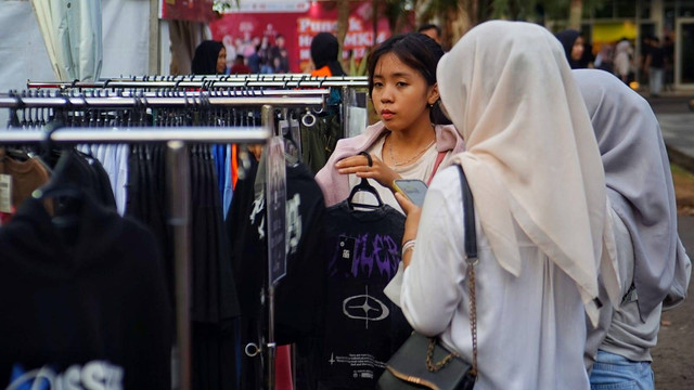 Antusiasme anak muda yang hadir di Festival UMKM Nasional 2024 yang digelar di Jakabaring, Palembang, Sumatera Selatan, Minggu (8/9) Foto: ary/urban id