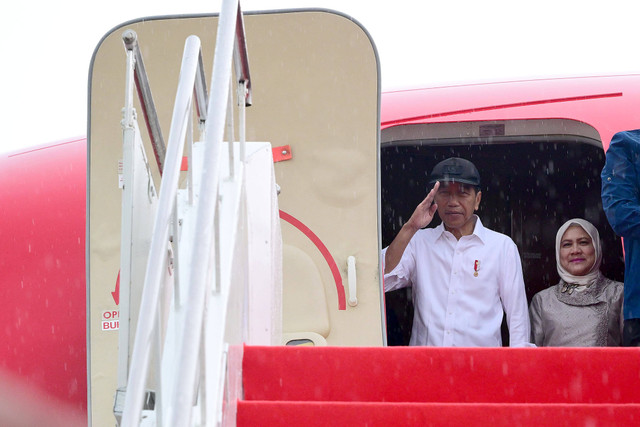 Presiden Joko Widodo melanjutkan kegiatan kunjungan kerjanya usai dari Samarinda menuju Provinsi Aceh, Senin (9/9) Foto: Muchlis Jr/Biro Pers Sekretariat Presiden