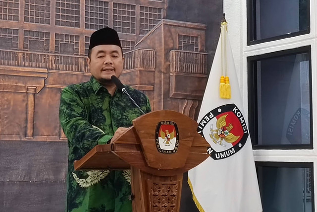 Ketua KPU Mochammad Afifuddin saat di jumpai di Kantor KPU RI, Jakarta, Senin (9/9/2024). Foto: Thomas Bosco/kumparan