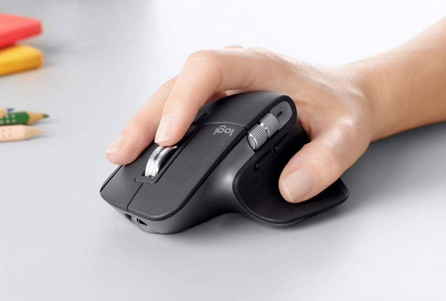 Ilustrasi mouse untuk tangan besar. Foto: Logitech  