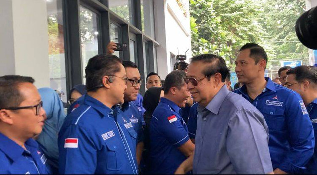 Ketua Majelis Tinggi Partai Demokrat Susilo Bambang Yudhoyono menghadiri Acara Syukuran HUT Partai Demokrat ke-23 di Jakarta Pusat, Senin (9/9/2024). Foto: Alya Zahra/Kumparan