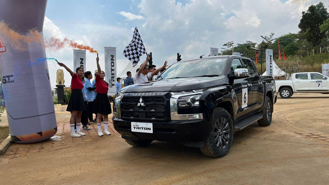 Test drive all new Mitsubishi Triton di Sentul, Jawa Barat, Senin (9/9/2024). Foto: Aditya Pratama Niagara/kumparan