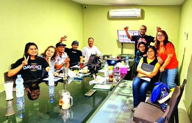 Penyiar radio streaming menyambut Hari Radio Nasional