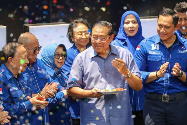 Ketua Majelis Tinggi Partai Demokrat Susilo Bambang Yudhoyono (SBY) menghadiri acara HUT ke-23 Partai Demokrat di Jakarta, Senin (9/9/2024). Foto: Iqbal Firdaus/kumparan