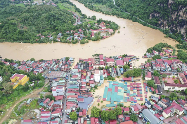 Banjir yang dipicu oleh Topan Yagi merendam rumah-rumah di provinsi Lang Son, Vietnam, Senin (9/9/2024). Foto: Nguyen Anh Tuan/VNA via AP Photo