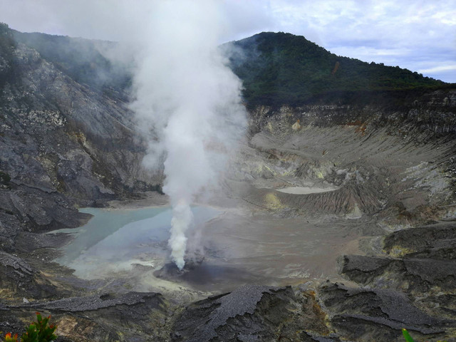 Kawah Ratu Gunung Salak. Foto hanya ilustrasi, bukan tempat sebenarnya. Sumber: Unsplash/wildan abdillah