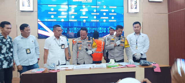 Polres OKU Selatan saat menggelar press rilis kasus pencabulan anak, Foto : Ist