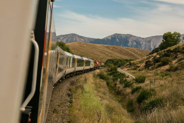 Jadwal Kereta Api Garut Bandung. Foto hanya ilustrasi bukan tempat dan gambar sebenarnya. Sumber foto: Unsplash/Josh Nezon