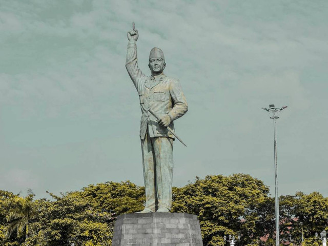 Monumen di Surabaya (Foto Monumen Gubernur Suryo) Sumber: pexels/ Madtur _