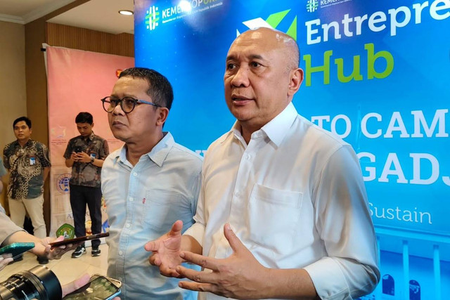 Menteri Koperasi dan UKM Teten Masduki menghadiri acara Entrepreneur Hub di University Club Universitas Gadjah Mada, Selasa (10/9/2024). Foto: Arfiansyah Panji Purnandaru/kumparan