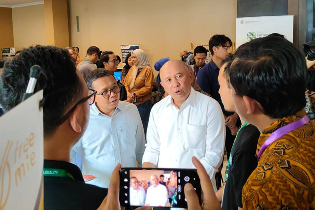 Menteri Koperasi dan UKM Teten Masduki menghadiri acara Entrepreneur Hub di University Club Universitas Gadjah Mada, Selasa (10/9/2024). Foto: Arfiansyah Panji Purnandaru/kumparan