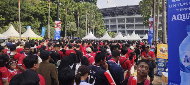 Suasana di kawasan GBK jelang Indonesia melawan Australia, Selasa (10/9/2024). Foto: Rachmadi Rasyad/kumparan