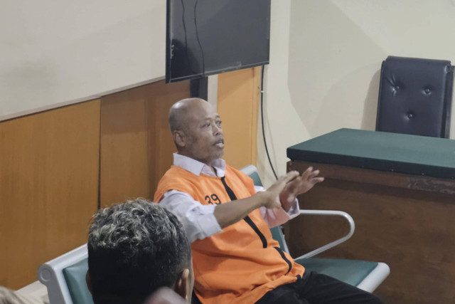 Priyono (61), warga Sawojajar, Kota Malang, saat menjalani sidang vonis kasus memelihara ikan jenis Aligator Gar di PN Kota Malang, Senin (9/9/2024). Foto: Dok. Istimewa