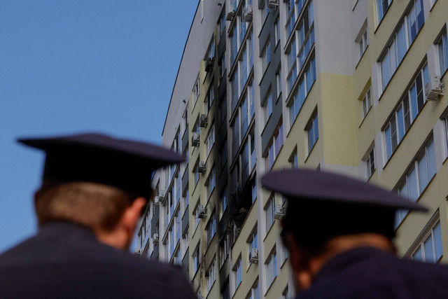 Gedung hunian bertingkat yang mengalami kerusakan imbas serangan drone Ukraina di Ramenskoye, wilayah Moskow, Rusia, Selasa (10/9/2024) lalu. Foto: Maxim Shemetov/REUTERS