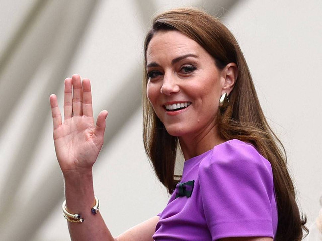 Kate Middleton atau Catherine, Princess of Wales dari Inggris, terlihat sebelum final tunggal putra Wimbledon 2024. Foto: Hannah McKay/REUTERS