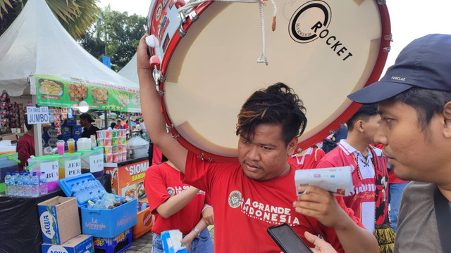  Pendukung timnas Indonesia dari Yogyakarta di Stadion GBK. Foto: Rachmadi Rasyad/kumparan