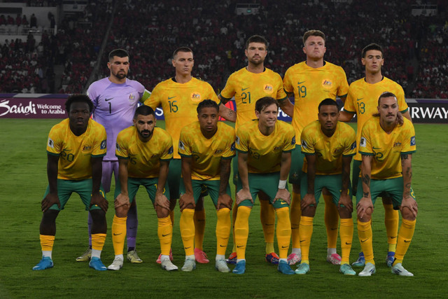 Timnas Australia berfoto sebelum melawan Timnas Indonesia dalam pertandingan Grup C putaran ketiga Kualifikasi Piala Dunia 2026 Zona Asia di Stadion Utama Gelora Bung Karno, Senayan, Jakarta, Selasa (10/9/2024). Foto: Hafidz Mubarak A/Antara Foto 