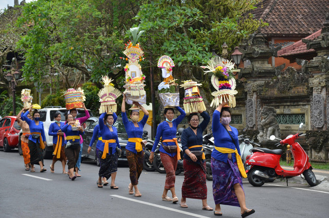 Ilustrasi Tradisi Ngayah dari Masyarakat Bali, Foto: Pexels/Danang DKW