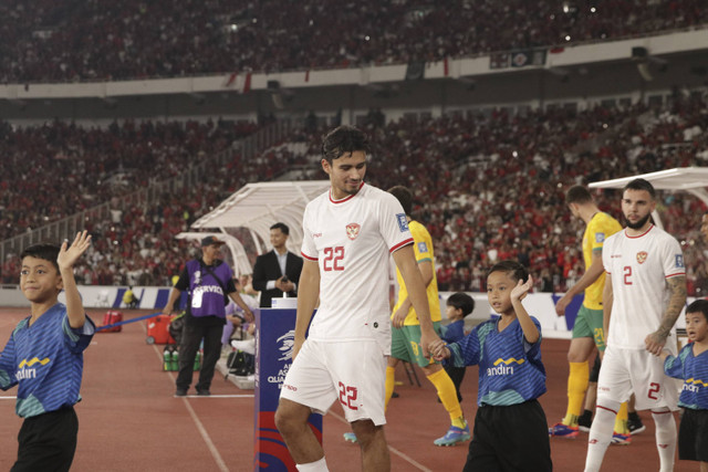 Pemain Timnas Indonesia Nathan Tjoe-A-On pada pertandingan Grup C putaran ketiga Kualifikasi Piala Dunia 2026 di Stadion Gelora Bung Karno, Jakarta, Selasa (10/9/2024). Foto: Subhan Zainuri/kumparan