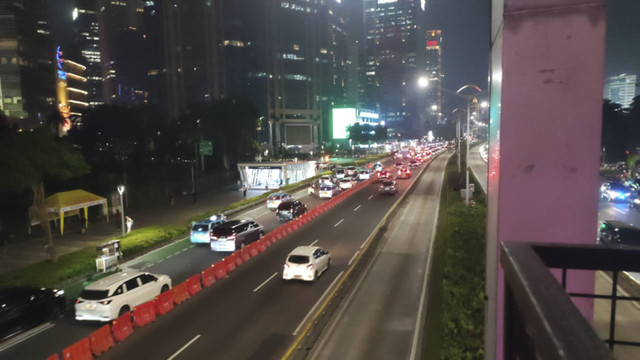 Arus lalu lintas di Jalan Jenderal Sudirman usai laga Indonesia melawan Australia, Selasa (10/9/2024). Foto: Rachmadi Rasyad/kumparan