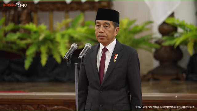 Presiden Joko Widodo memimpin pelantikan Menteri Sosial Saifullah Yusuf alias Gus Ipul di Istana Negara, Jakarta, Rabu (11/9/2024). Foto: YouTube/Sekretariat Presiden