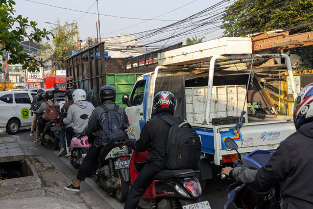 Suasana kemacetan di Sawangan, Depok, Senin (26/8/2024). Foto: Rizki Baiquni Pratama/kumparan