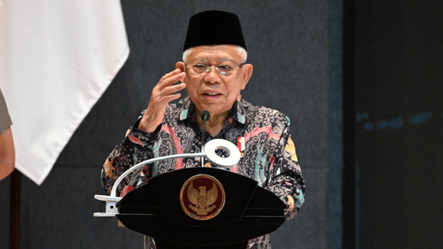 Wakil Presiden Ma'ruf Amin menyampaikan sambutan menyampaikan sambutan saat iConASET di Universitas Nahdlatul Ulama Surabaya, Jawa Timur, Rabu (11/9/2024). Foto: Dok. BPMI Setwapres