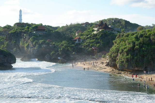 Pantai Gunung Kidul View Bagus. Sumber: unsplash.com/Teguh Efriyanto.