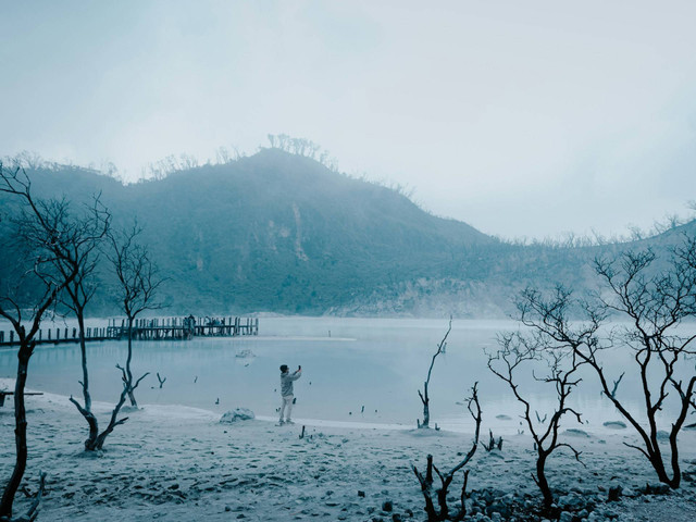 Kawah Putih Terletak di Mana. Foto Kawah Putih. Sumber: Unsplash/Panji Adhi