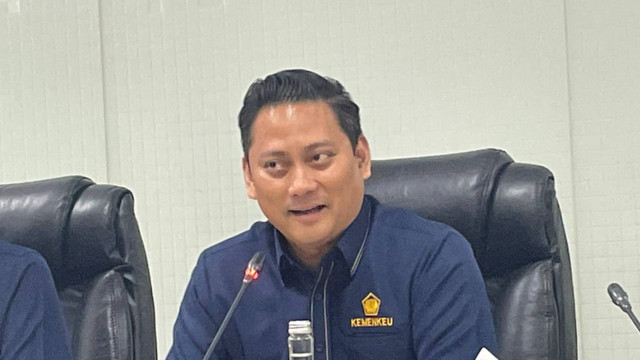 Wakil Menteri Keuangan II Thomas Djiwandono menyampaikan paparannya di Kantor Kementerian Keuangan, Rabu (11/9/2024). Foto: Ave Airiza/kumparan