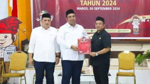 Chaidir Syam-Muetazim Mansyur di KPU Kabupaten Maros. Foto: Dok. Istimewa