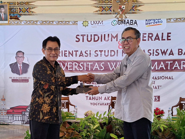 Prof Djagal dan Prof Edy (Humas UWM)