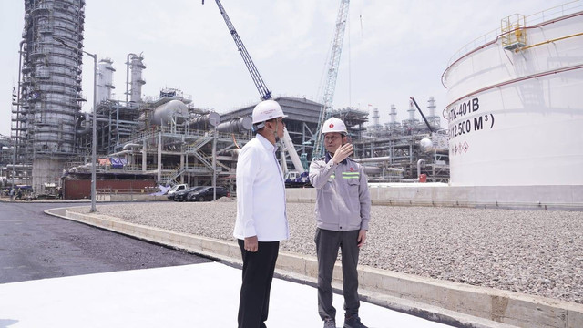 Menteri Investasi/Kepala Badan Koordinasi Penanaman Modal (BKPM) Rosan Roeslani melakukan kunjungan ke kawasan industri PT Lotte Chemical Indonesia (PT LCI) di Cilegon, Rabu (11/9/2024). Foto: Kementerian Investasi/BKPM