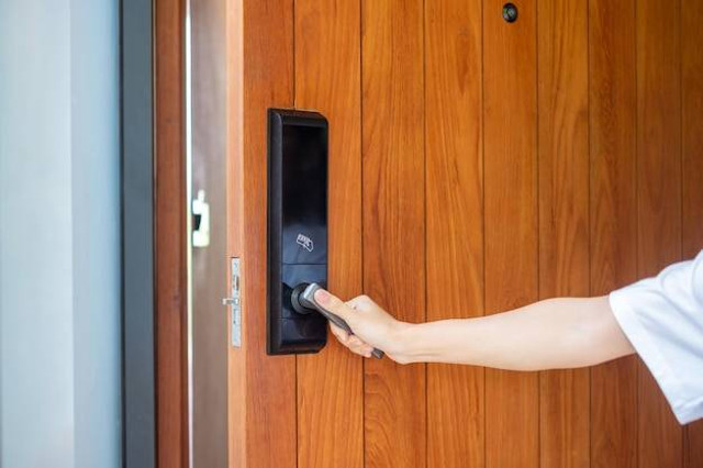 Ilustrasi smart door lock. Foto: Freepik 